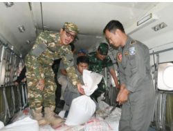 Gunakan Pesawat CASA C-212, Kang DS Bersama Forkopimda Tebar 5,2 Juta Benih Tanaman.